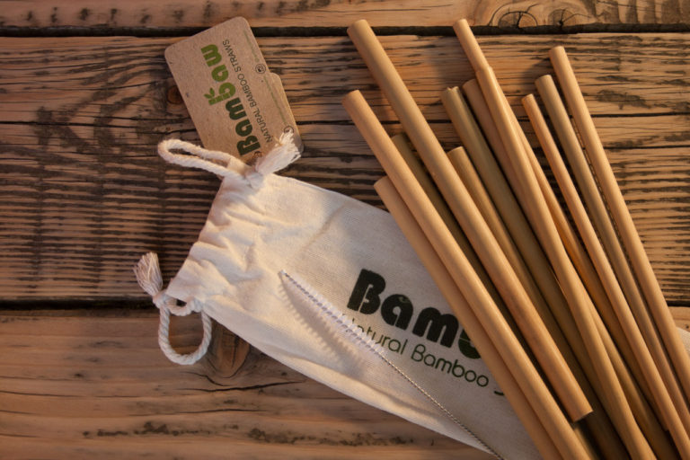 Bambus Trinkhalm von Bambaw ausgepackt Nahaufnahme